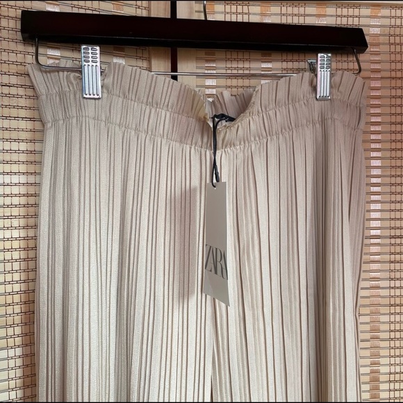 ZARA Cream Pleated wide leg Palazzo Pants M - Picture 2 of 9